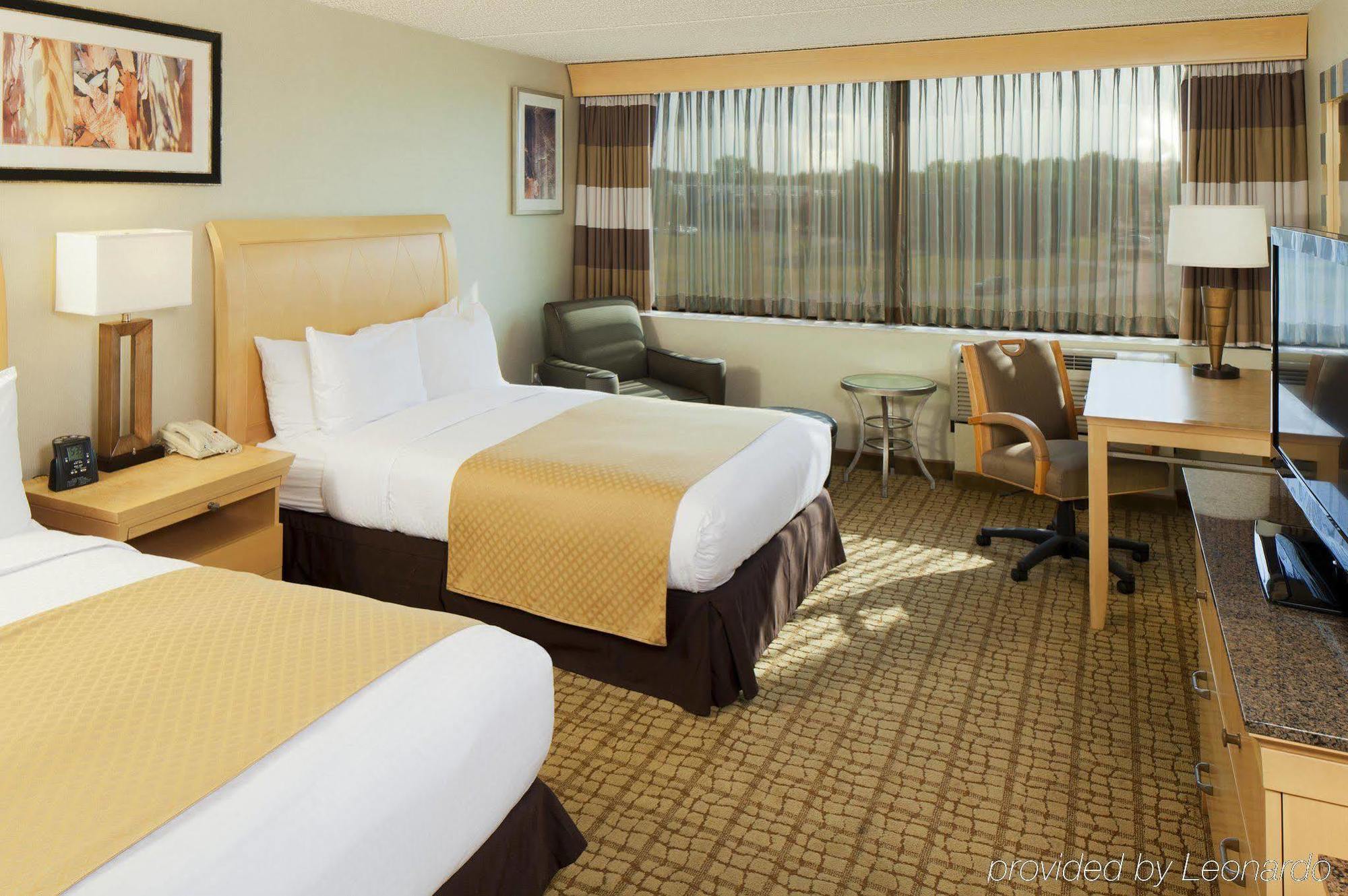 Doubletree By Hilton Rochester Хенриетта Экстерьер фото