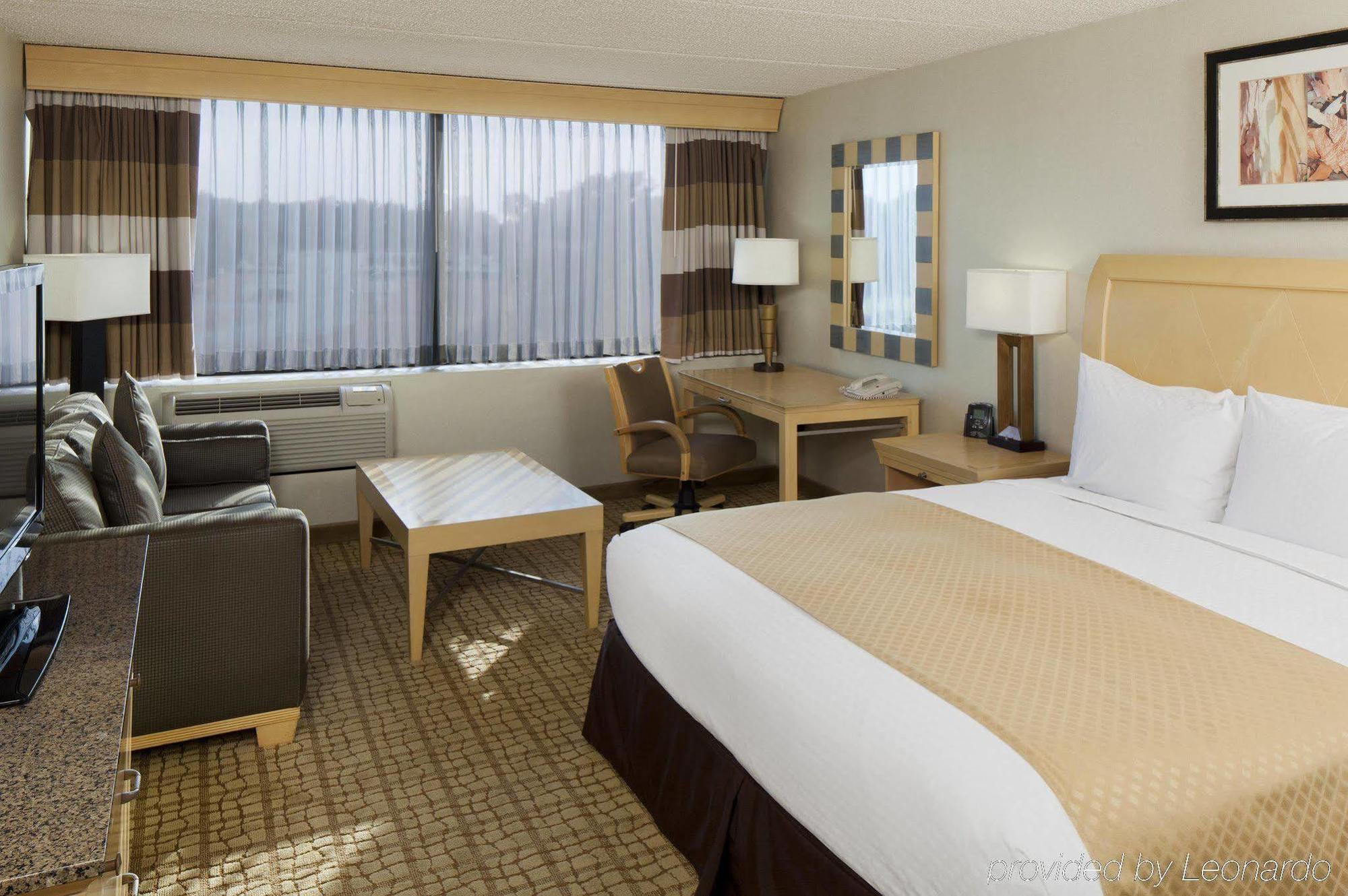 Doubletree By Hilton Rochester Хенриетта Экстерьер фото