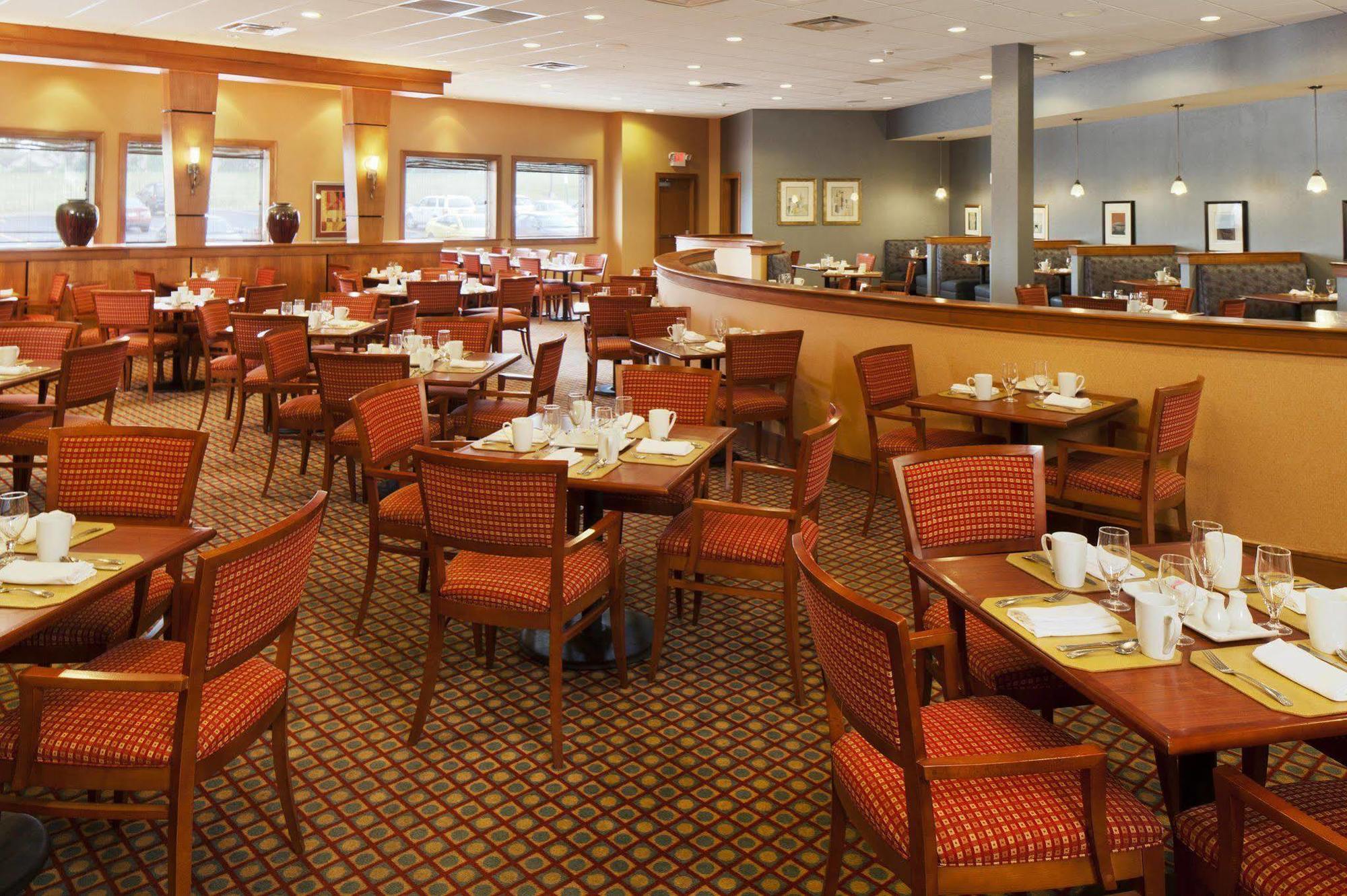 Doubletree By Hilton Rochester Хенриетта Экстерьер фото